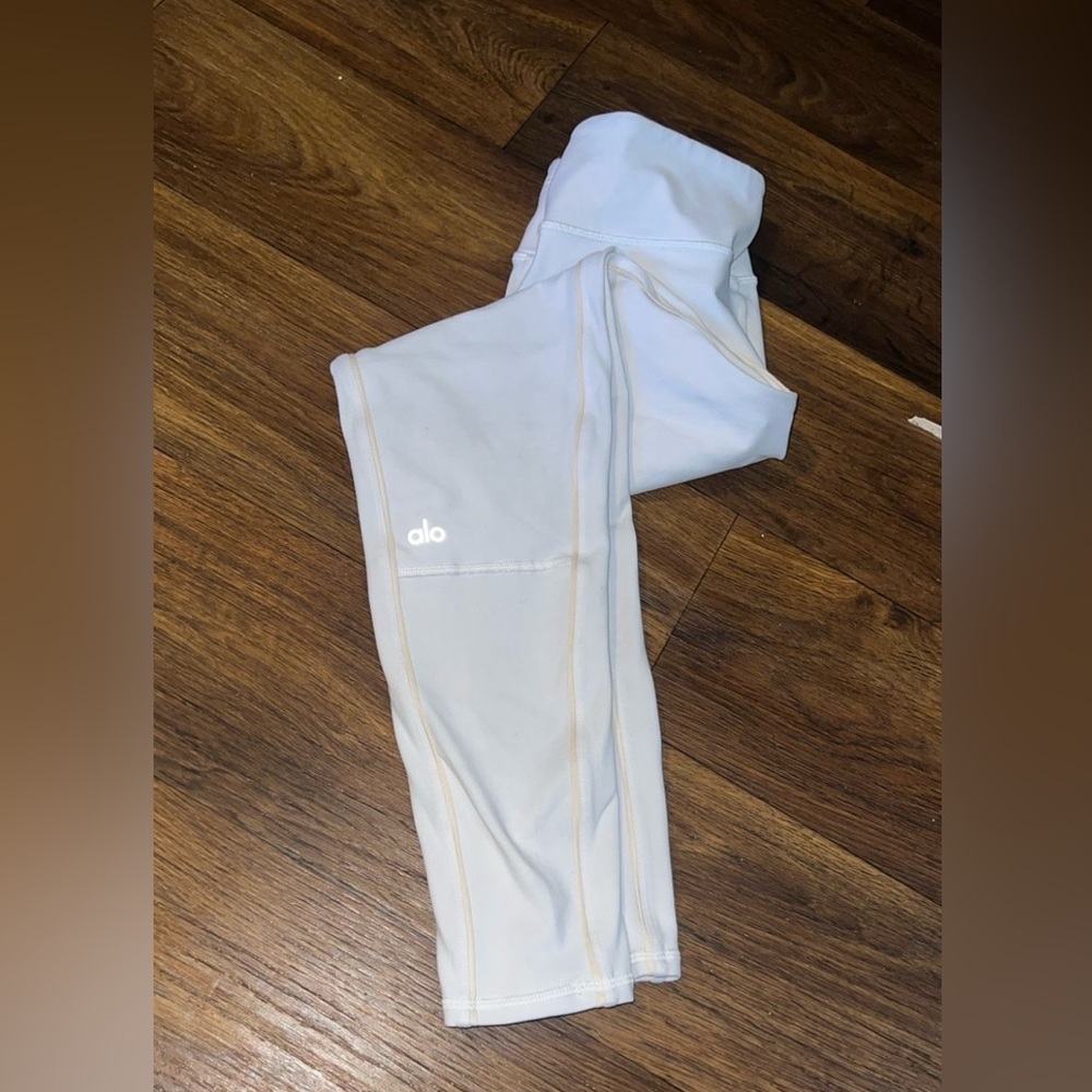 ALO Yoga medium Leggings - Picture 2 of 5